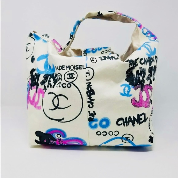 Chanel Graffiti Basket Ivory Canvas Logo bag🖤 - Picture 4 of 12